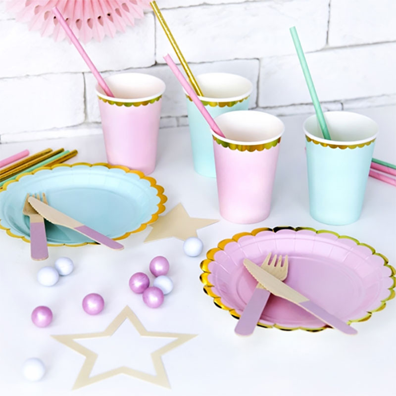 Petites Assiettes Vert Pastel et Doré - Vaisselle jetable