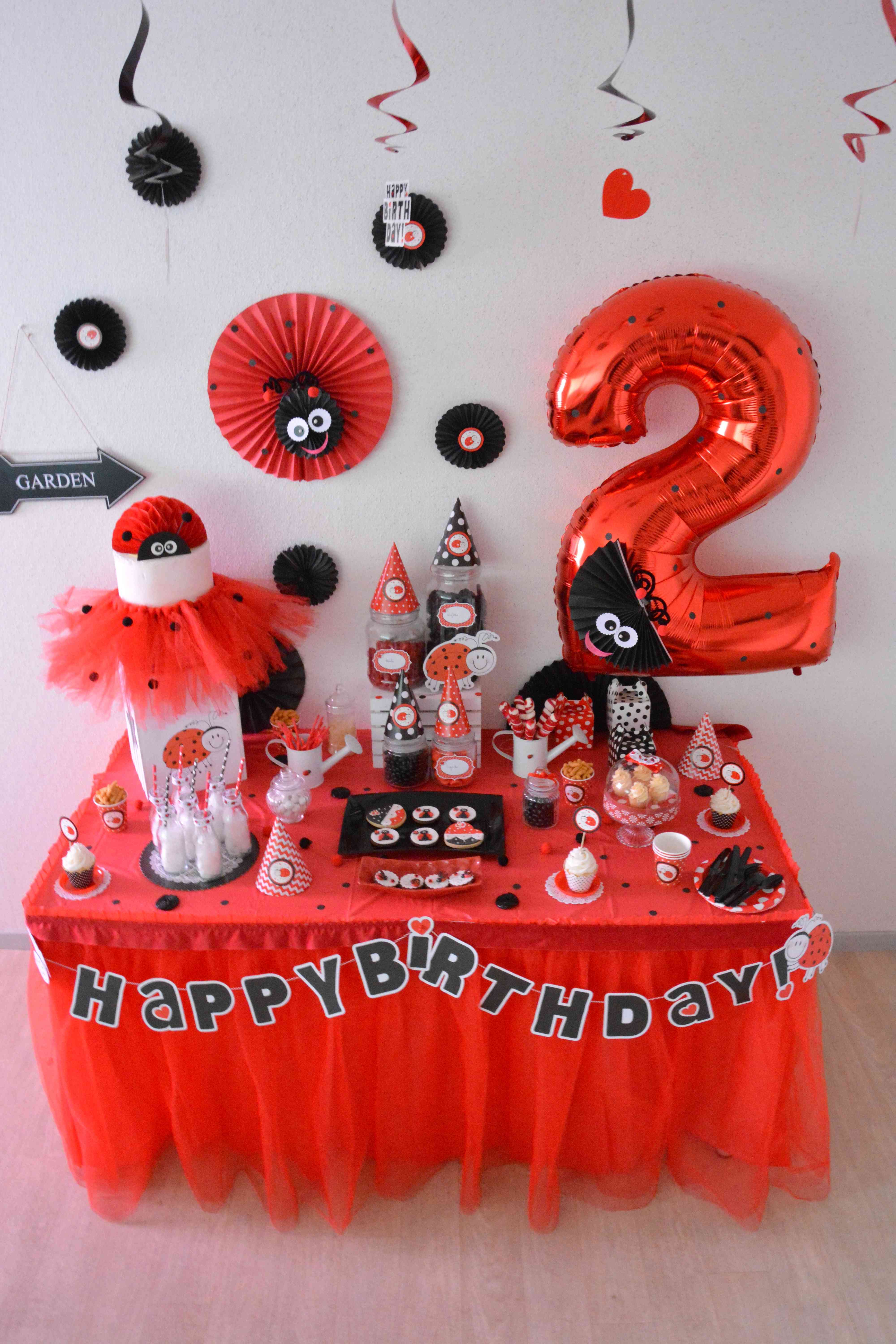 anniversaire décoration thème coccinelle fille 2 ans rouge et noir
