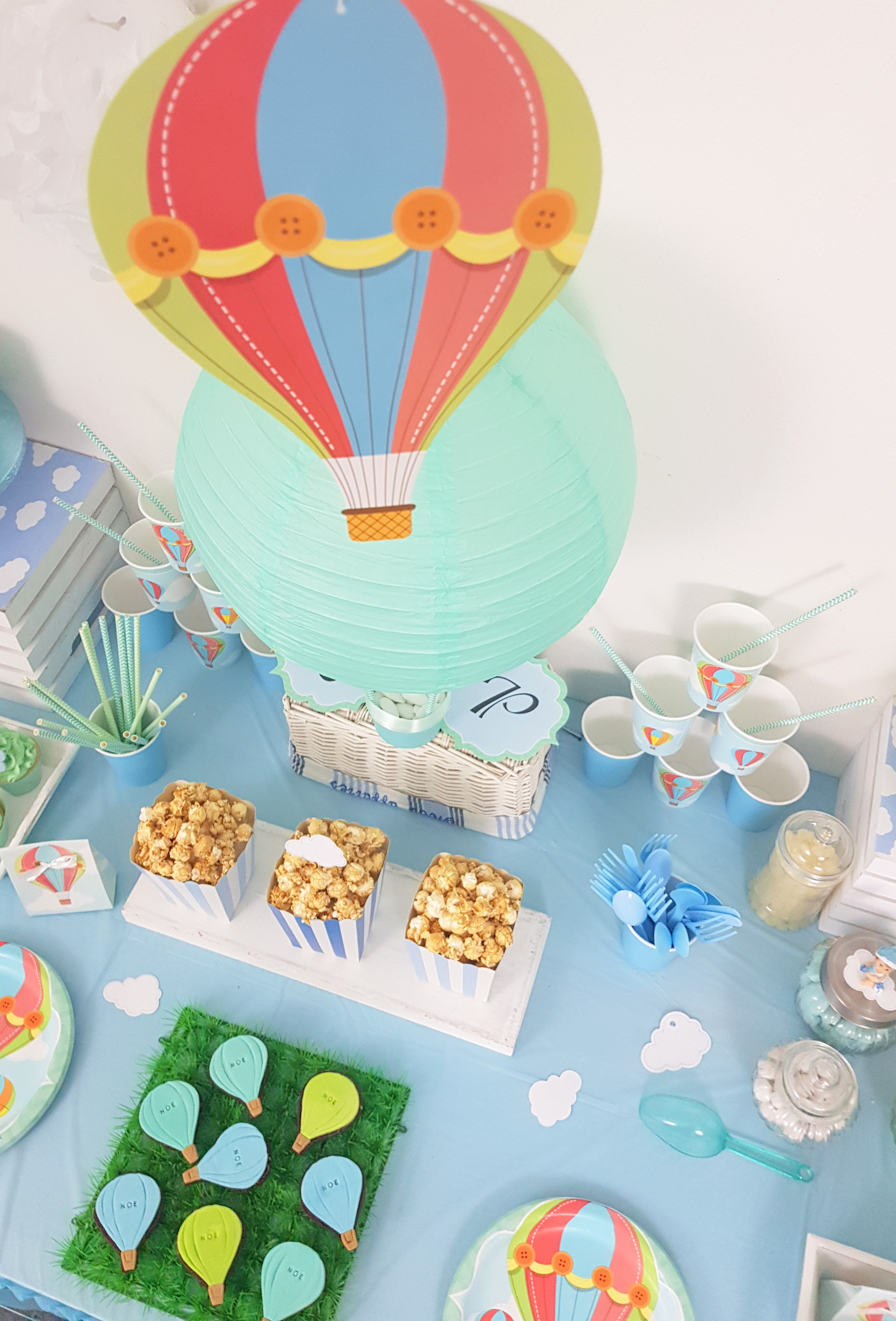 marque place montgolfière, contenant dragées montgolfière, boite dragées,  décoration de table thème montgolfière, décoration mariage, décoration