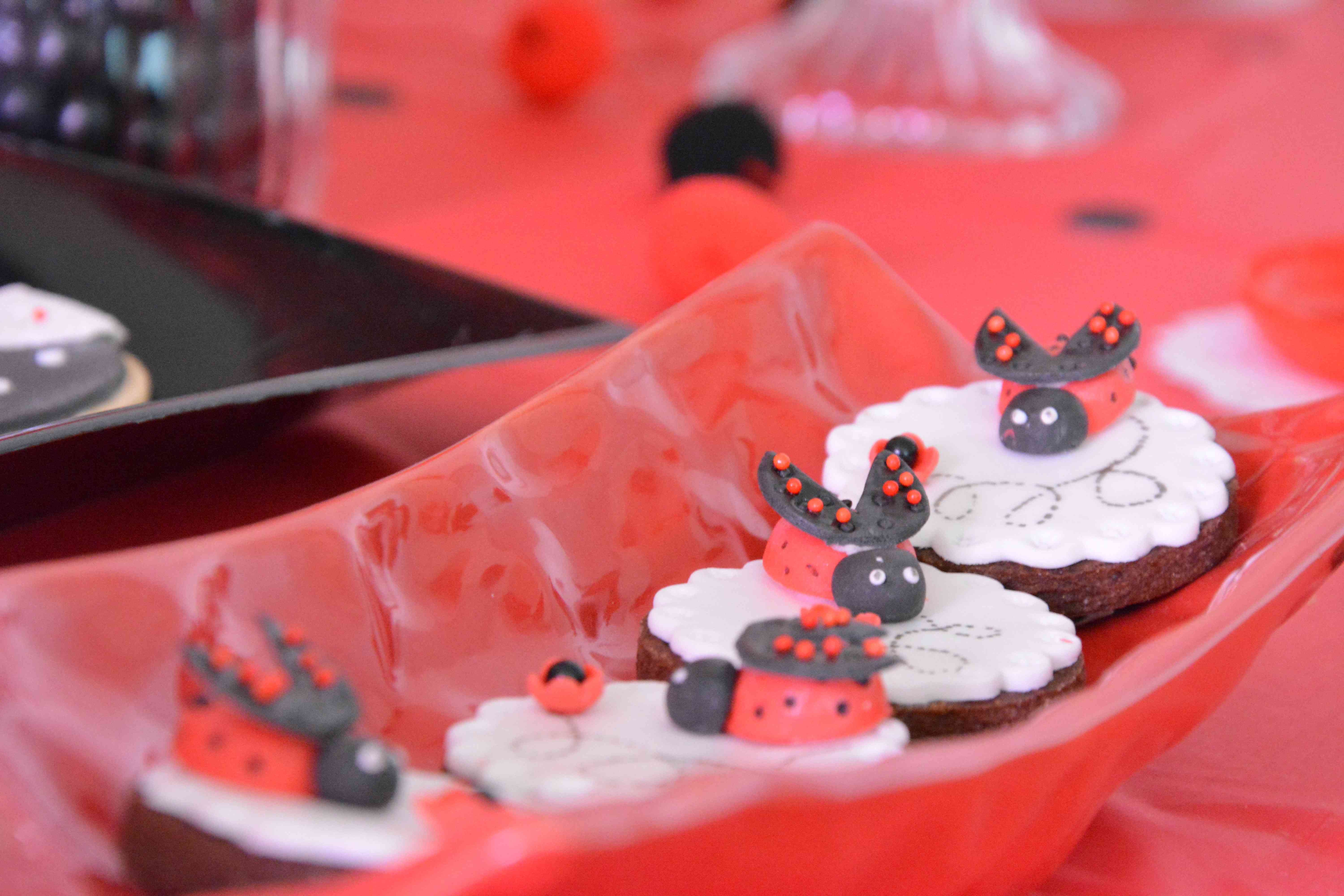 Anniversaire Decoration Theme Coccinelle Petite Fille Deux Ans Rouge Et Noir Anniversaire Decoration Theme Coccinelle Petite Fille Deux Ans Rouge Et Noir