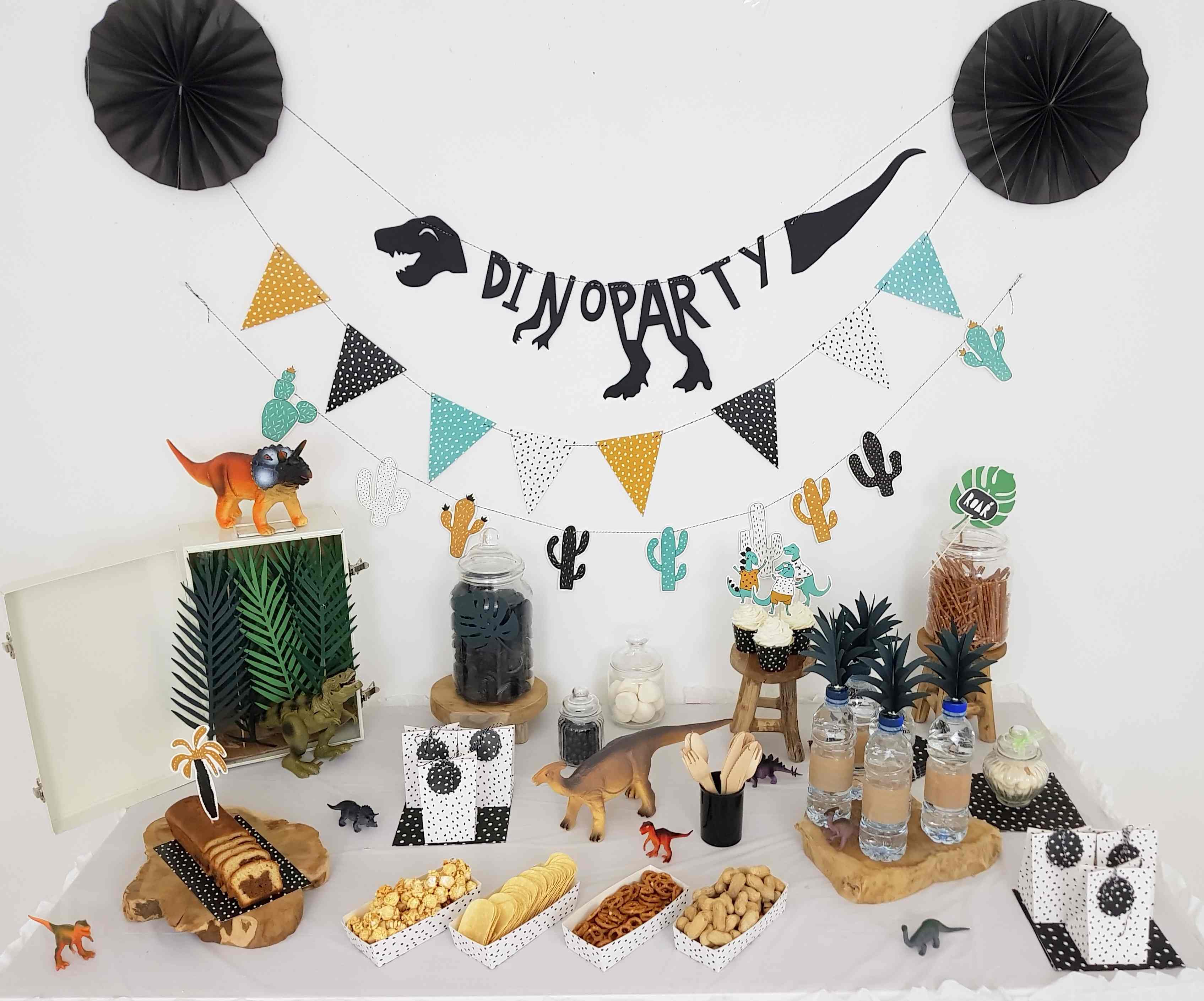 anniversaire pour enfant dinosaures et jungle vert noir blanc