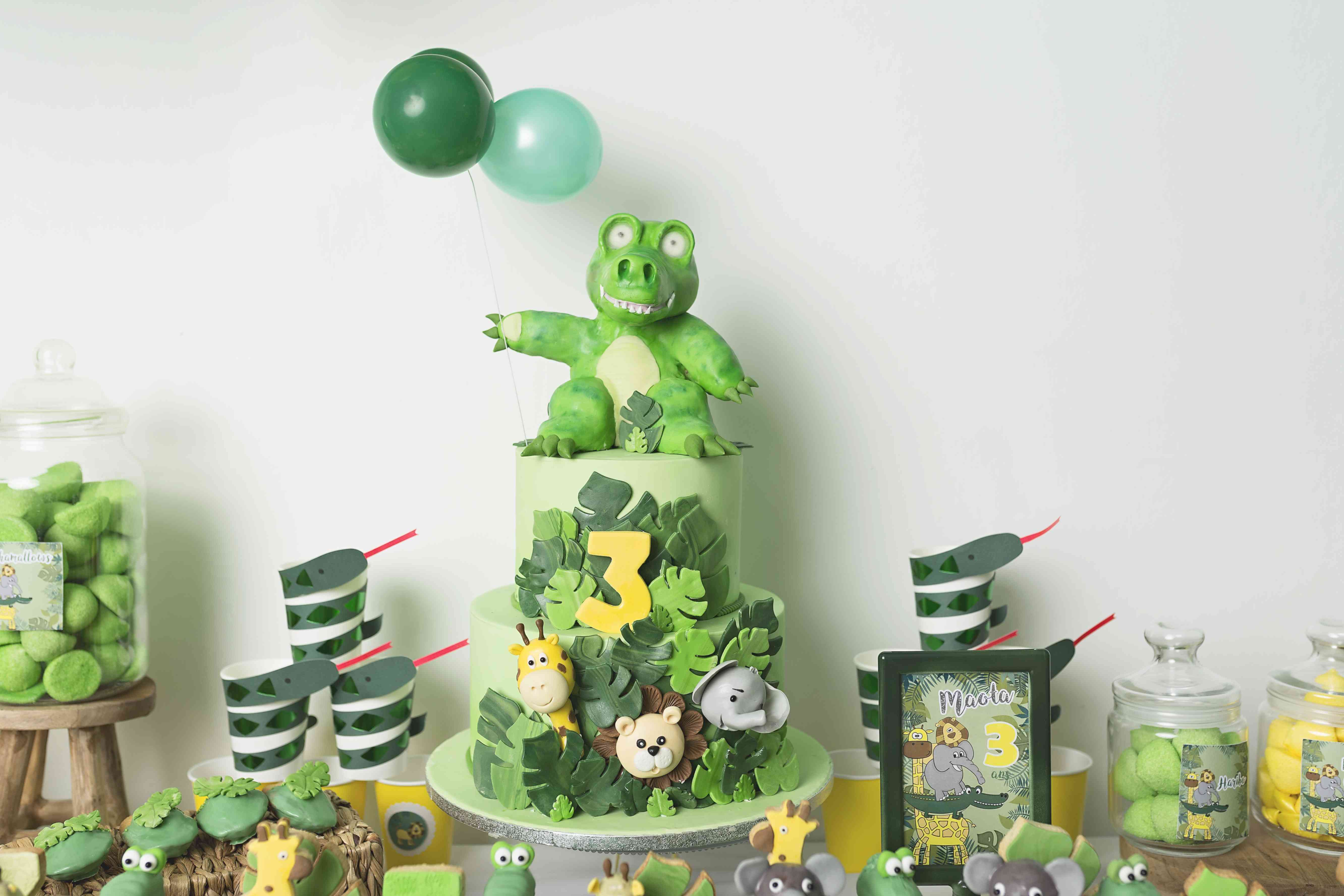 Anniversaire Thème Jungle Vert Jaune et Argent  Décoration anniversaire,  Anniversaire, Décoration fête anniversaire