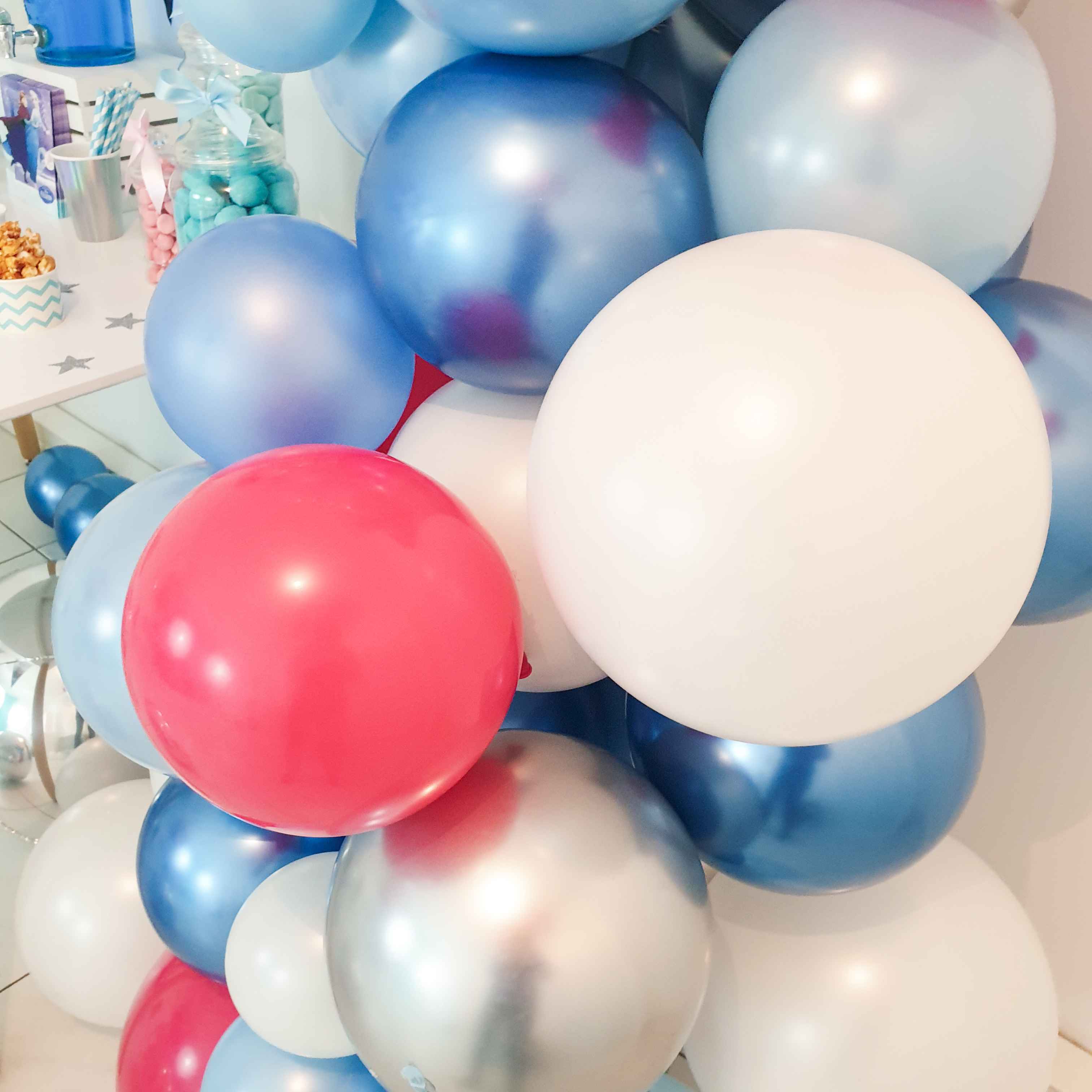 arche kit de ballons organiques bleu nacré reine des neiges  Birthday  decorations, Birthday balloon decorations, Baby birthday decorations