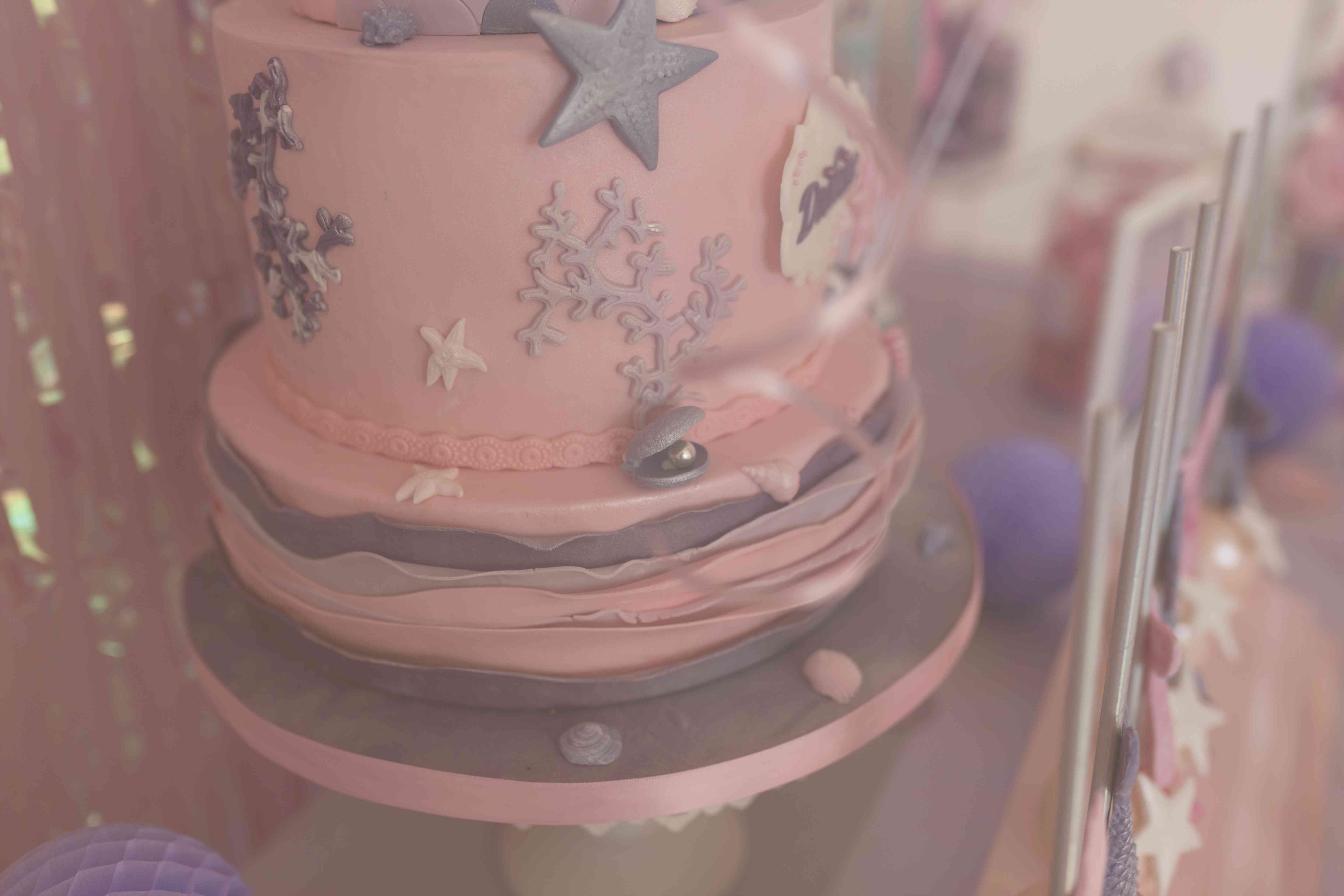 Organisation Anniversaire Fille Theme Sireme Holographique Et Pastel