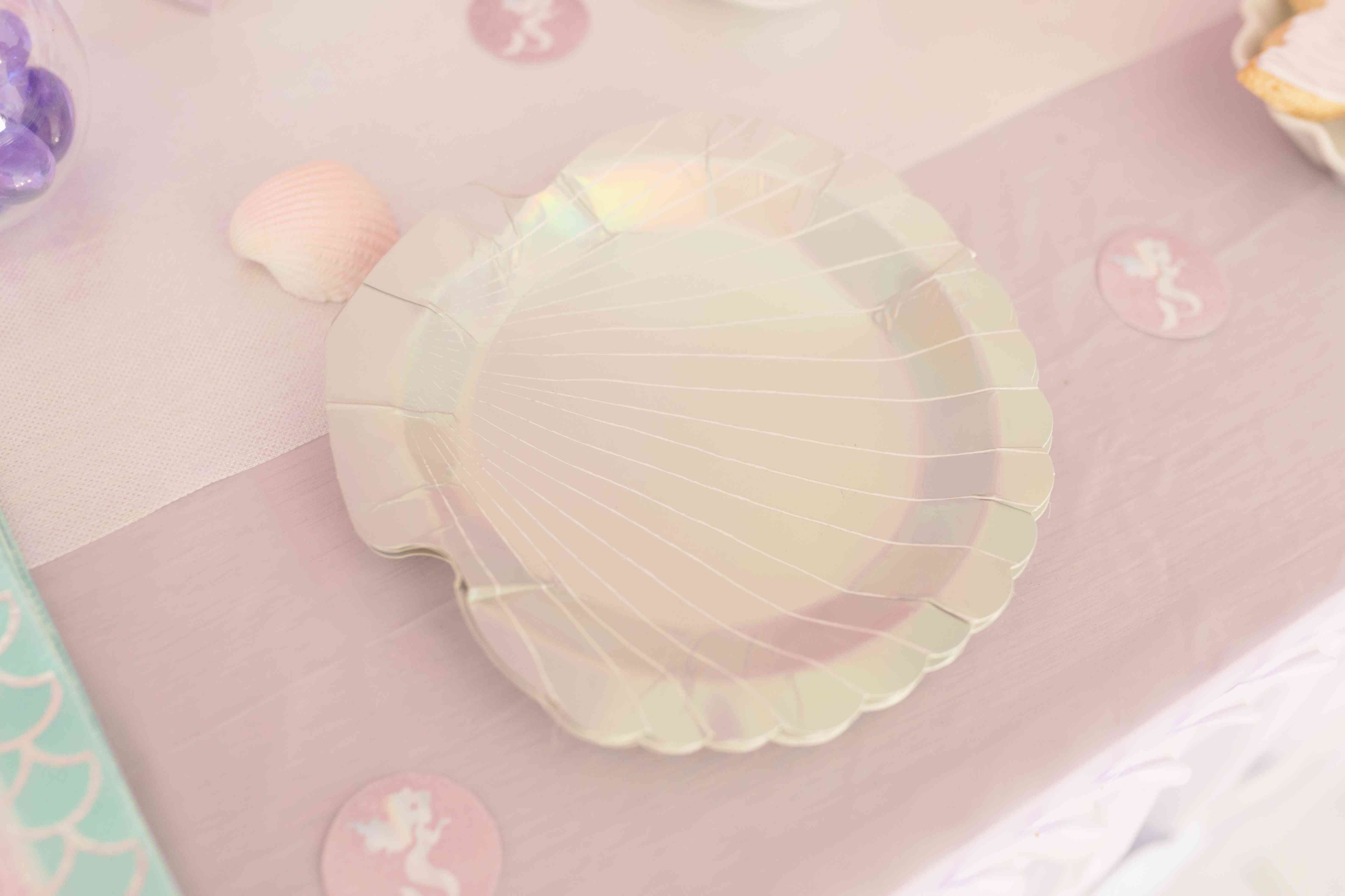 Organisation Anniversaire Fille Theme Sireme Holographique Et Pastel