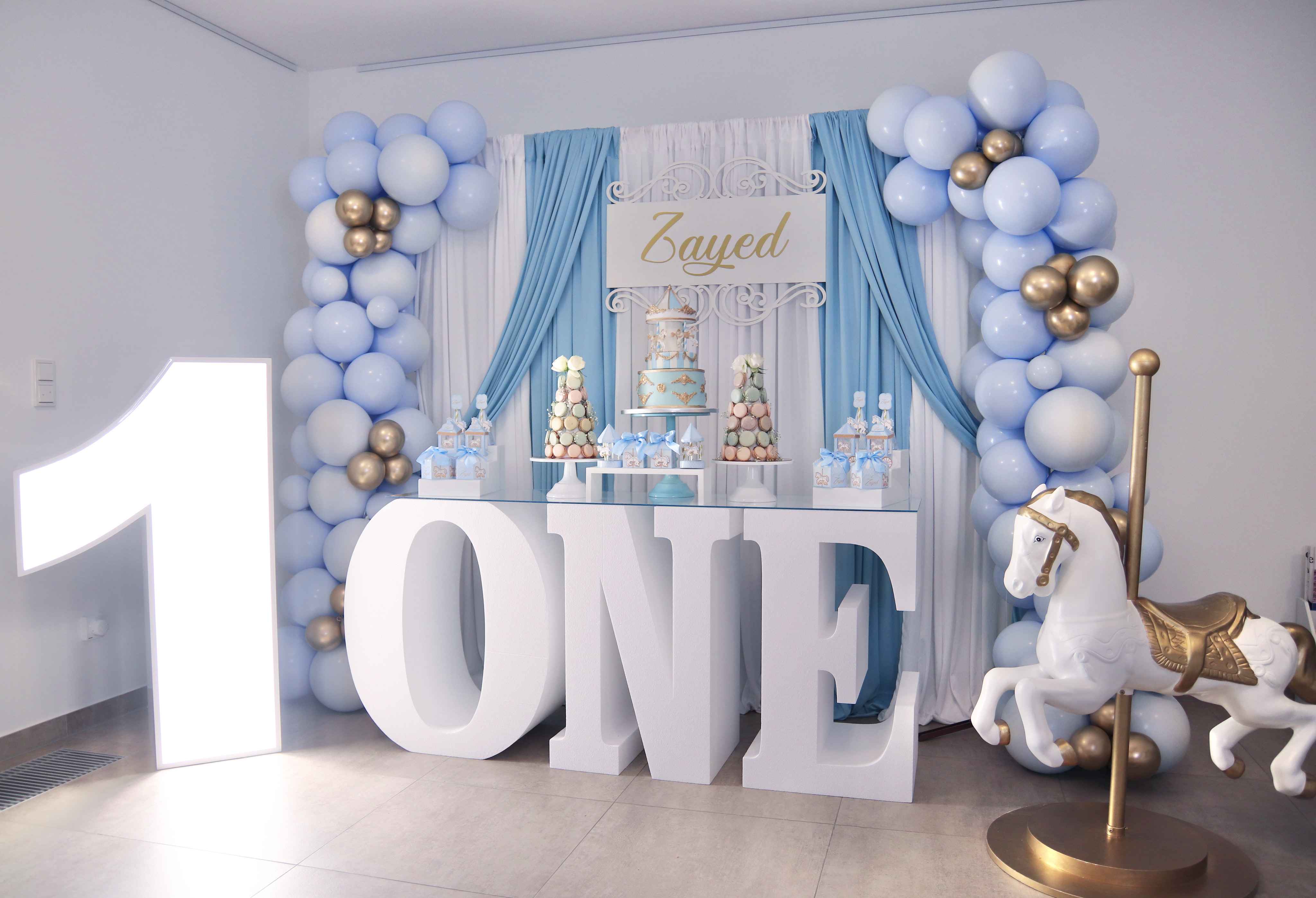 Premier Anniversaire Carrousel Pour Un Petit Garcon Zayed