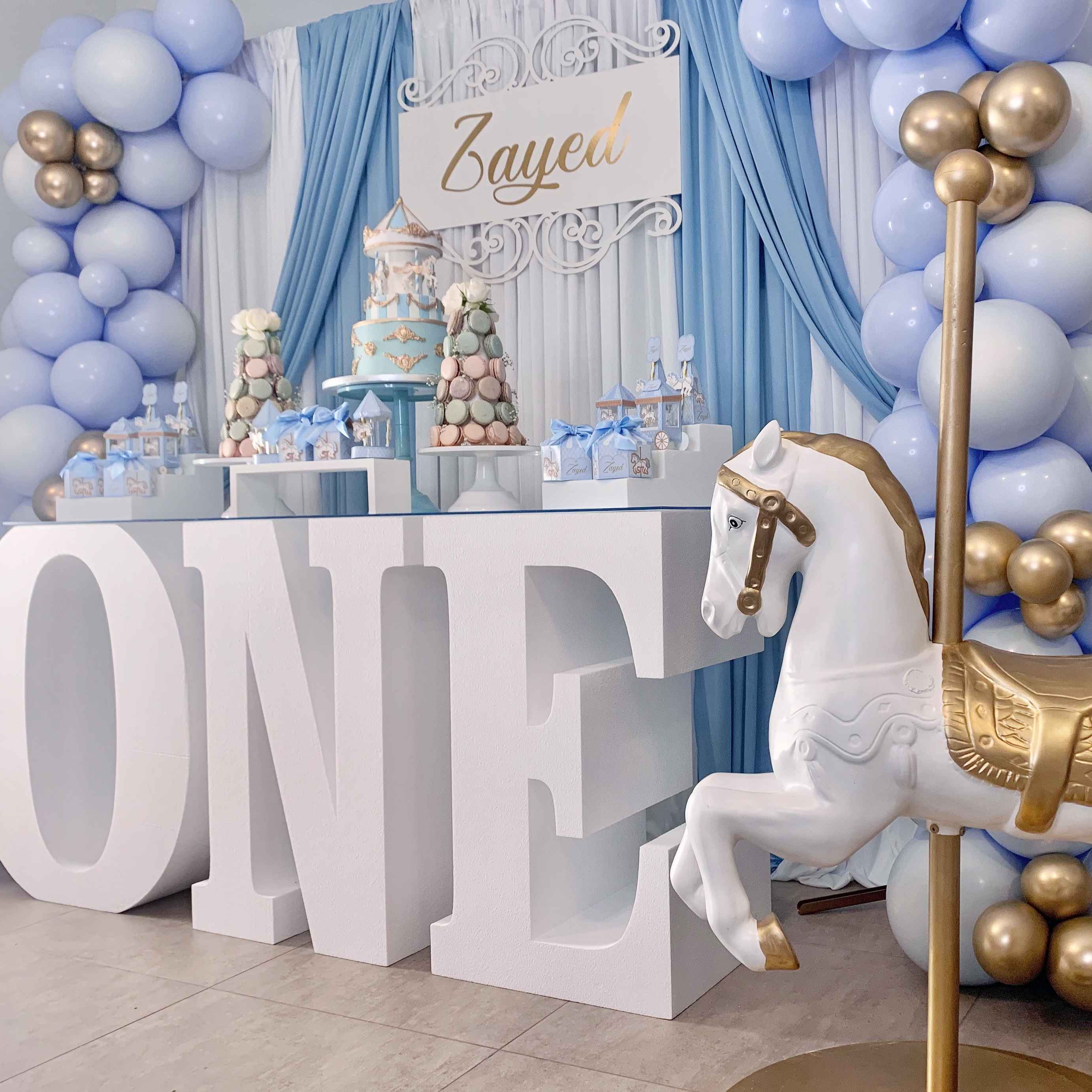 Premier Anniversaire Carrousel Pour Un Petit Garcon Zayed Premier Anniversaire Carrousel Pour Un Petit Garcon Zayed