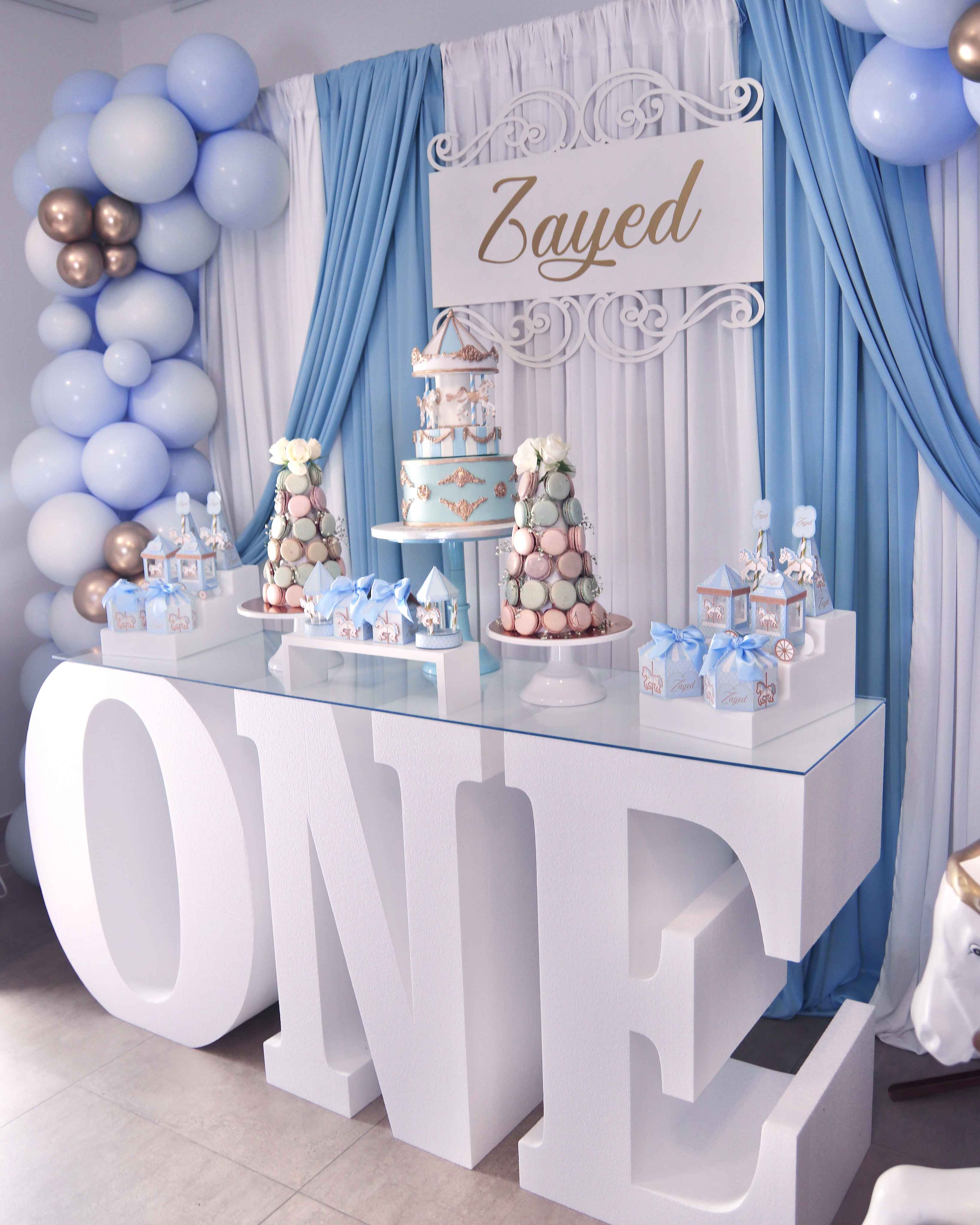 Premier Anniversaire Carrousel Pour Un Petit Garcon Zayed