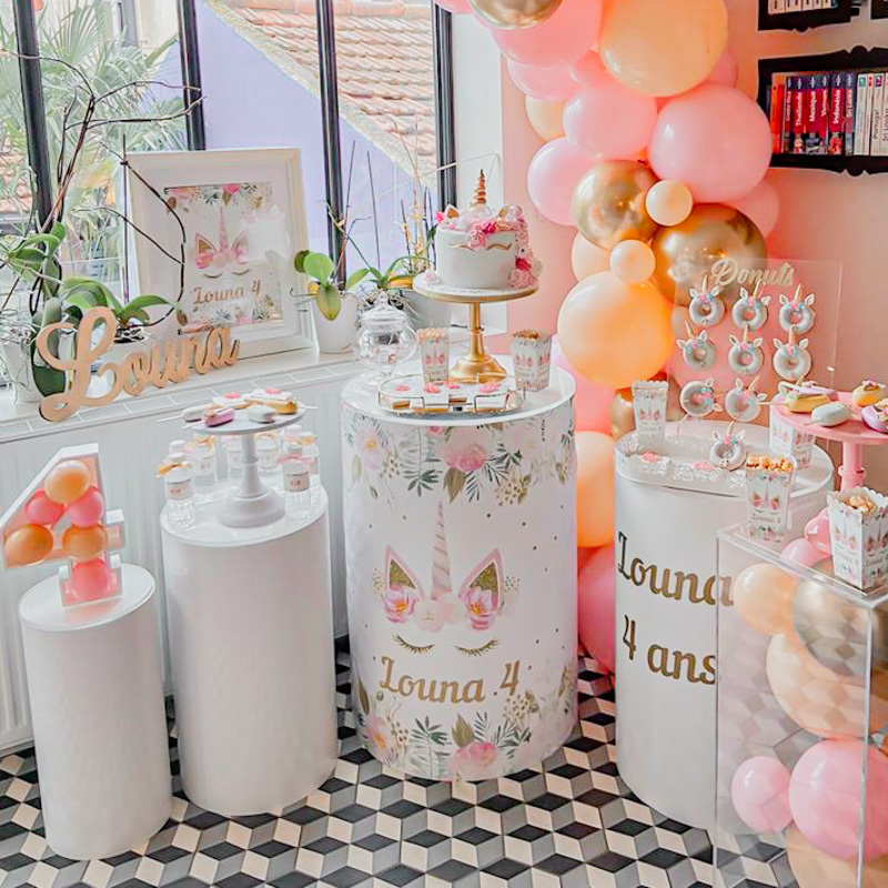 kits ballons organiques sont le rose clair et le pêche avec quelques ballons rose gold chromé