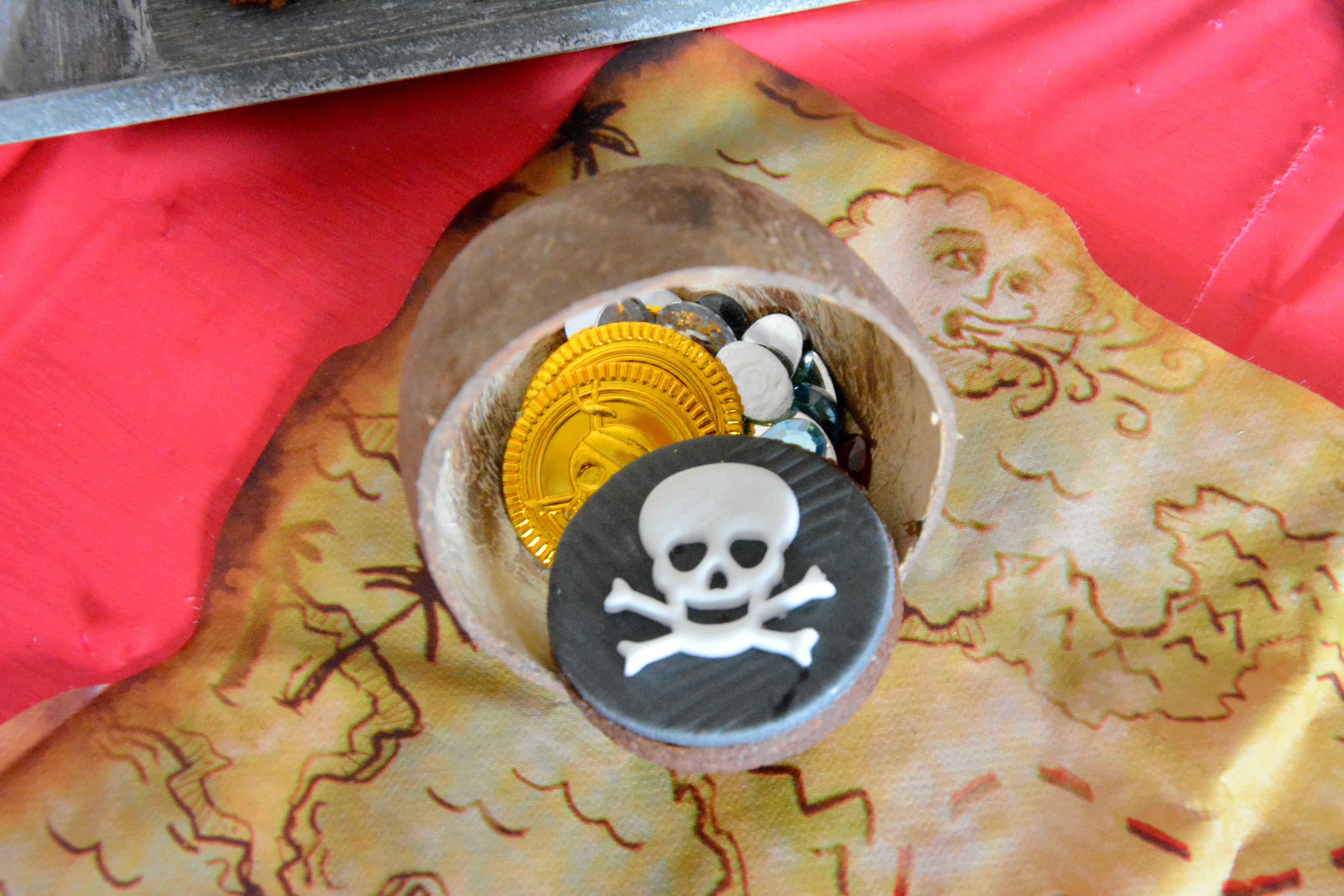 Anniversaire Theme Pirates Tete De Mort