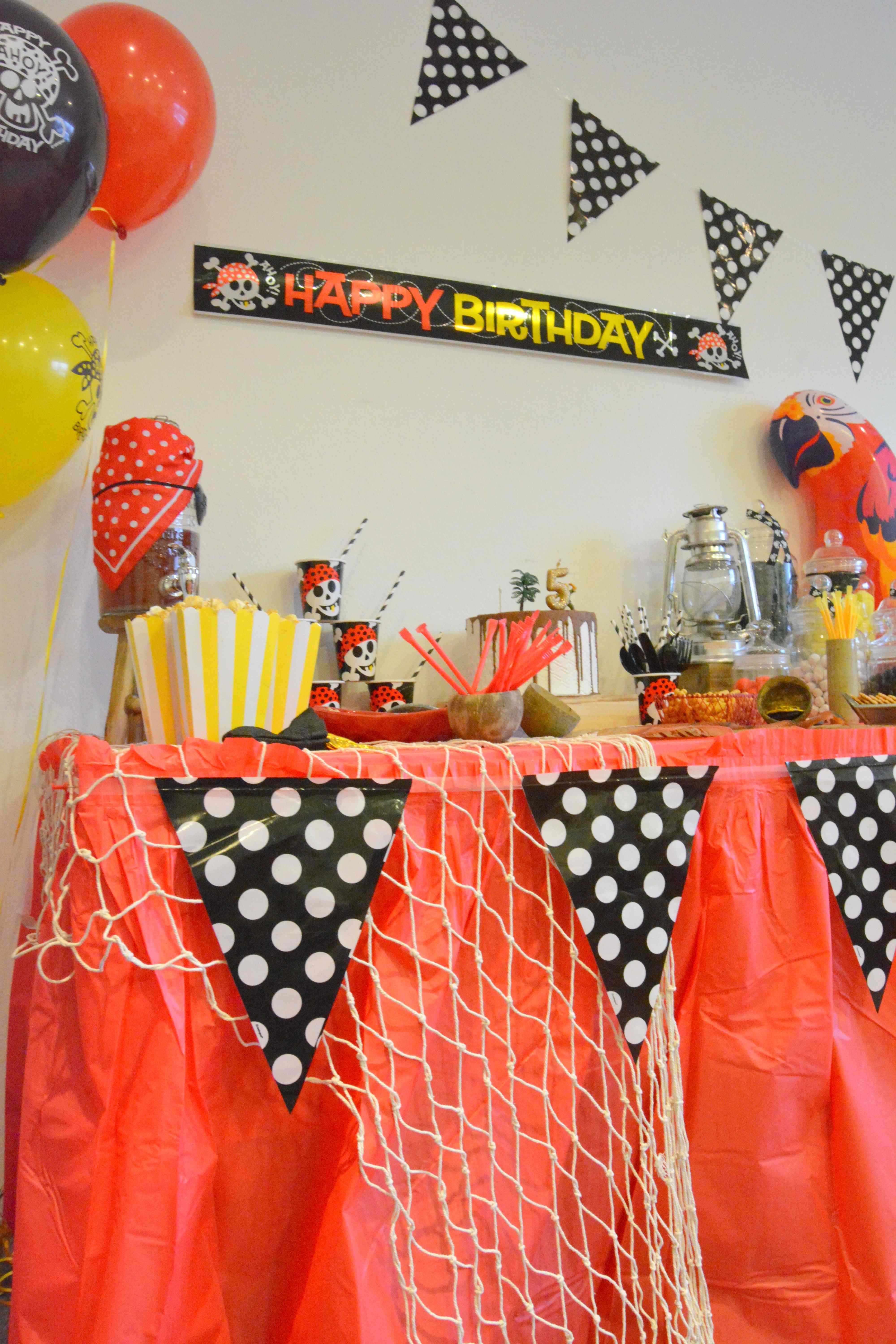 Anniversaire Theme Pirates Tete De Mort