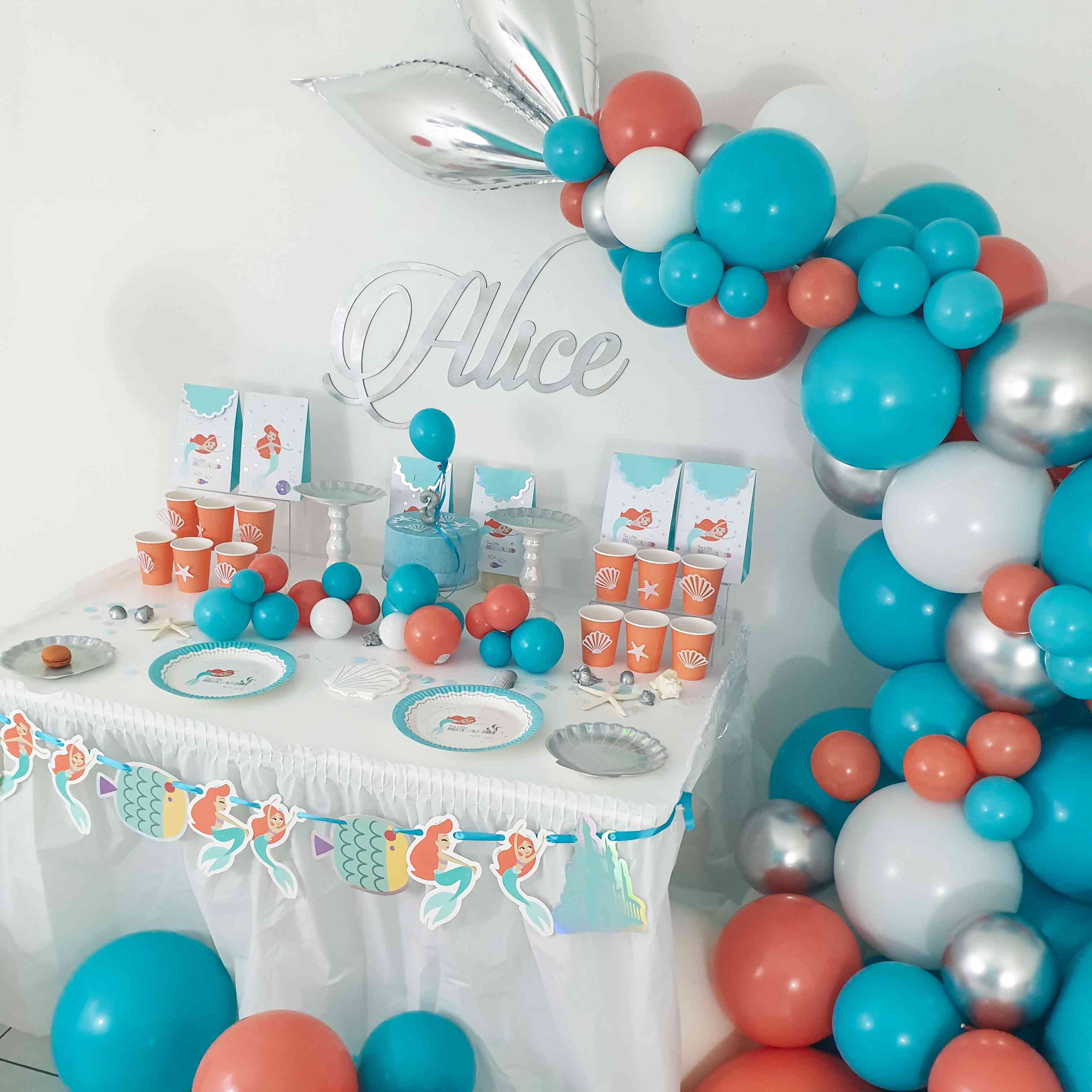 Anniversaire Pour Enfant Theme Petite Sirene Ariel De Disney Bleu Et Corail Anniversaire Pour Enfant Theme Petite Sirene Ariel De Disney Bleu Et Corail