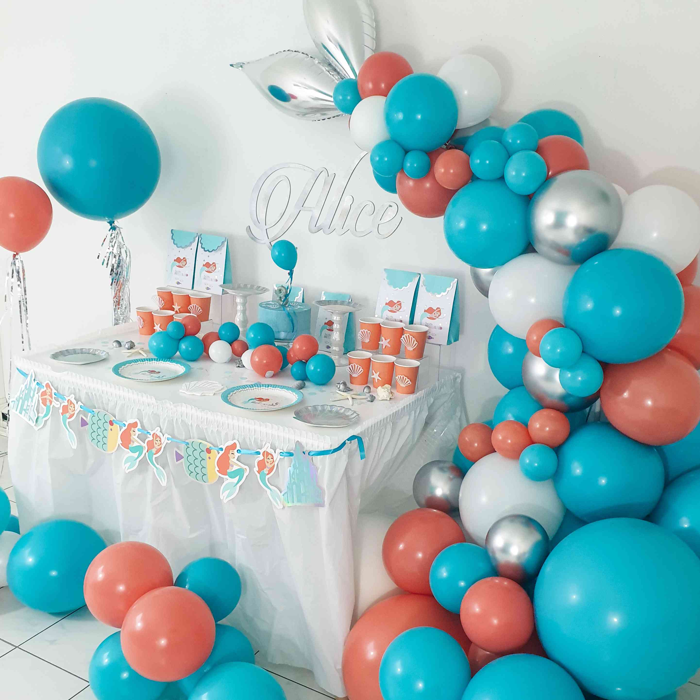 Anniversaire Pour Enfant Theme Petite Sirene Ariel De Disney Bleu Et Corail Anniversaire Pour Enfant Theme Petite Sirene Ariel De Disney Bleu Et Corail