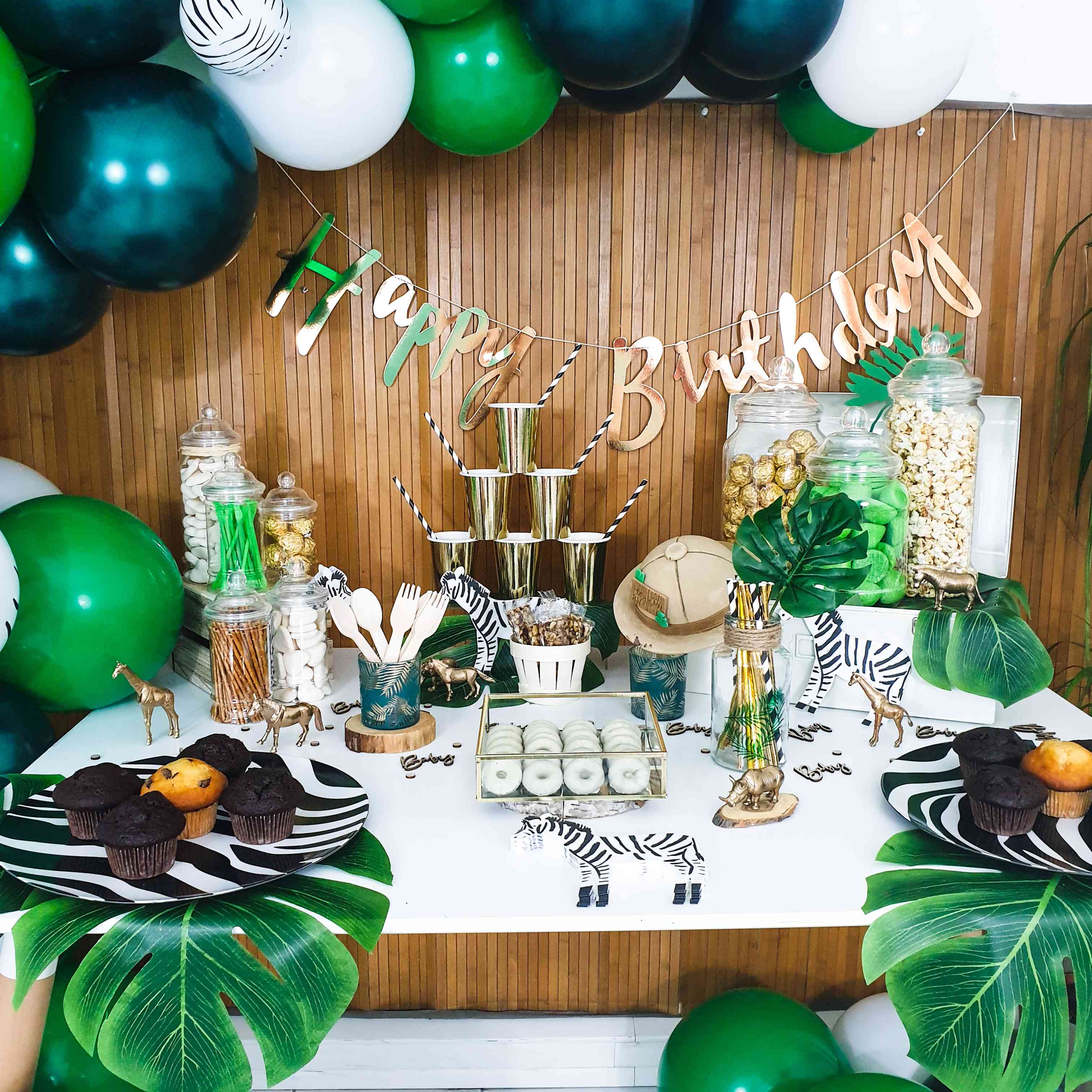 decoration anniversaire jungle party zèbre noir blanc et vert