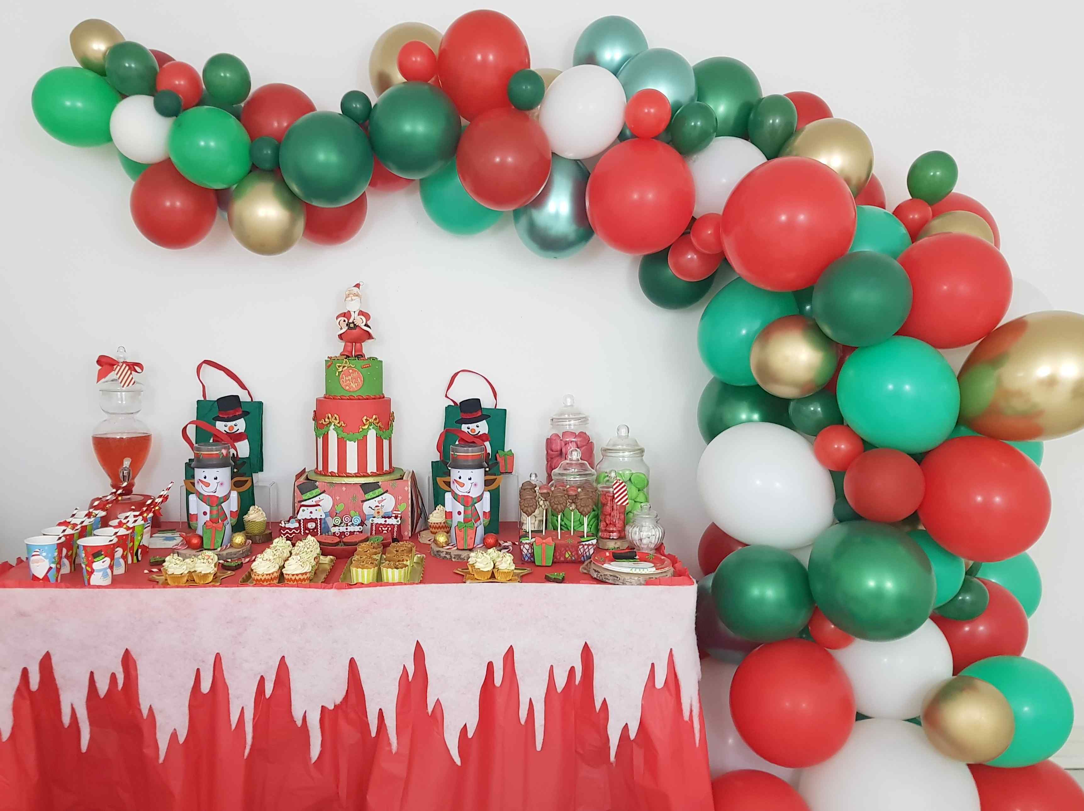 Une table de fêtes : Boules de Noël