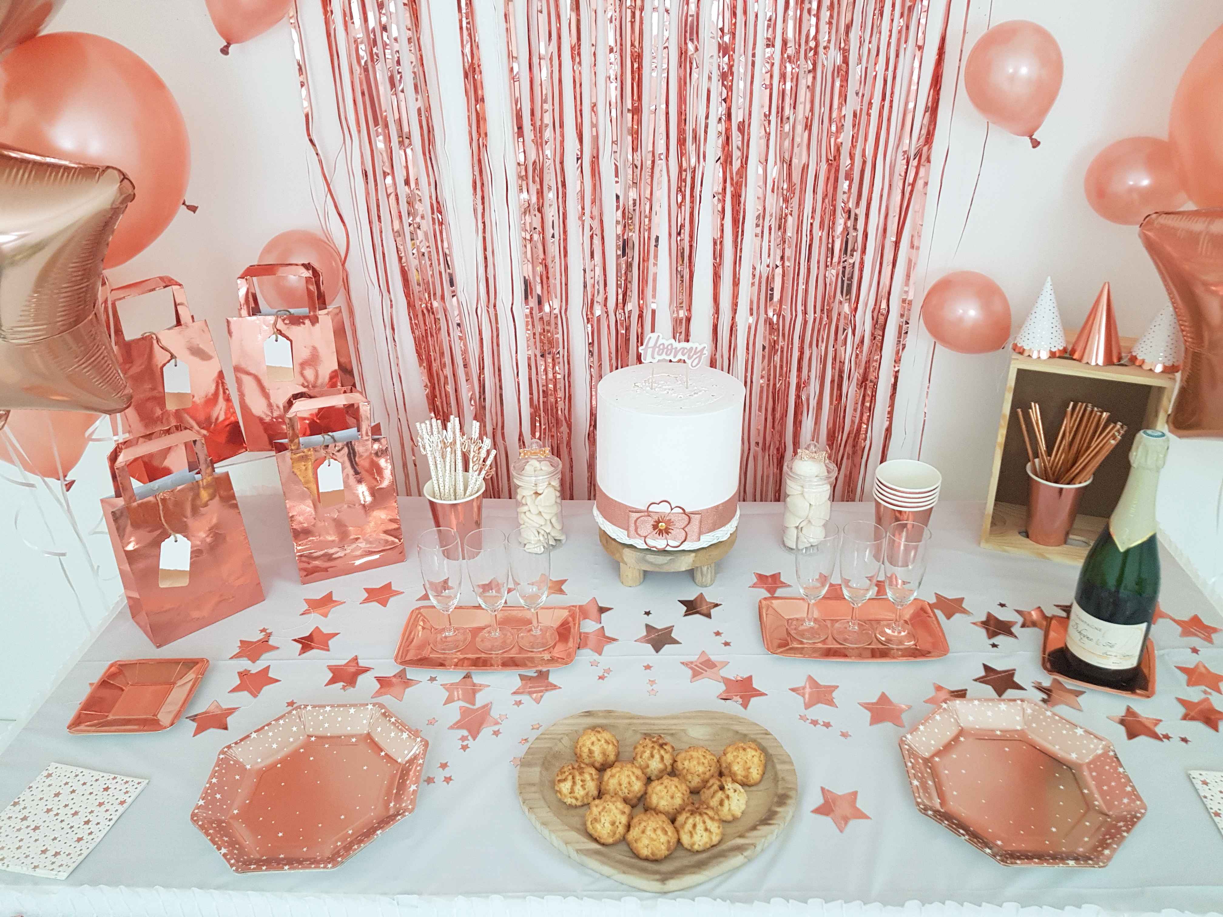 Chemin de table 30 ans rose gold: Décoration de table jetable