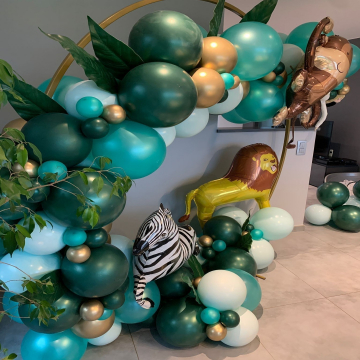 Zoom sur une jolie arche de ballons organiques réalisée par Anicée de @aniceemorethanevent organisatrice partenaire en Belgique ! Merci Anicée pour ton partage!