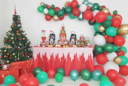 Décoration de ballons organiques pour Noël - Sweet table de fête