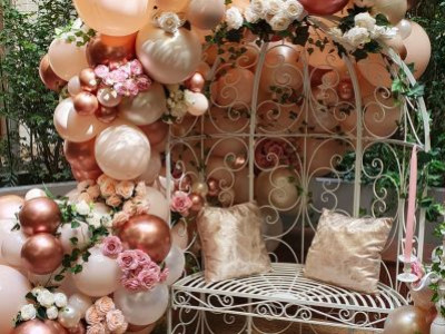 Mariage écologique et chic : sublimez votre salle avec des ballons organiques